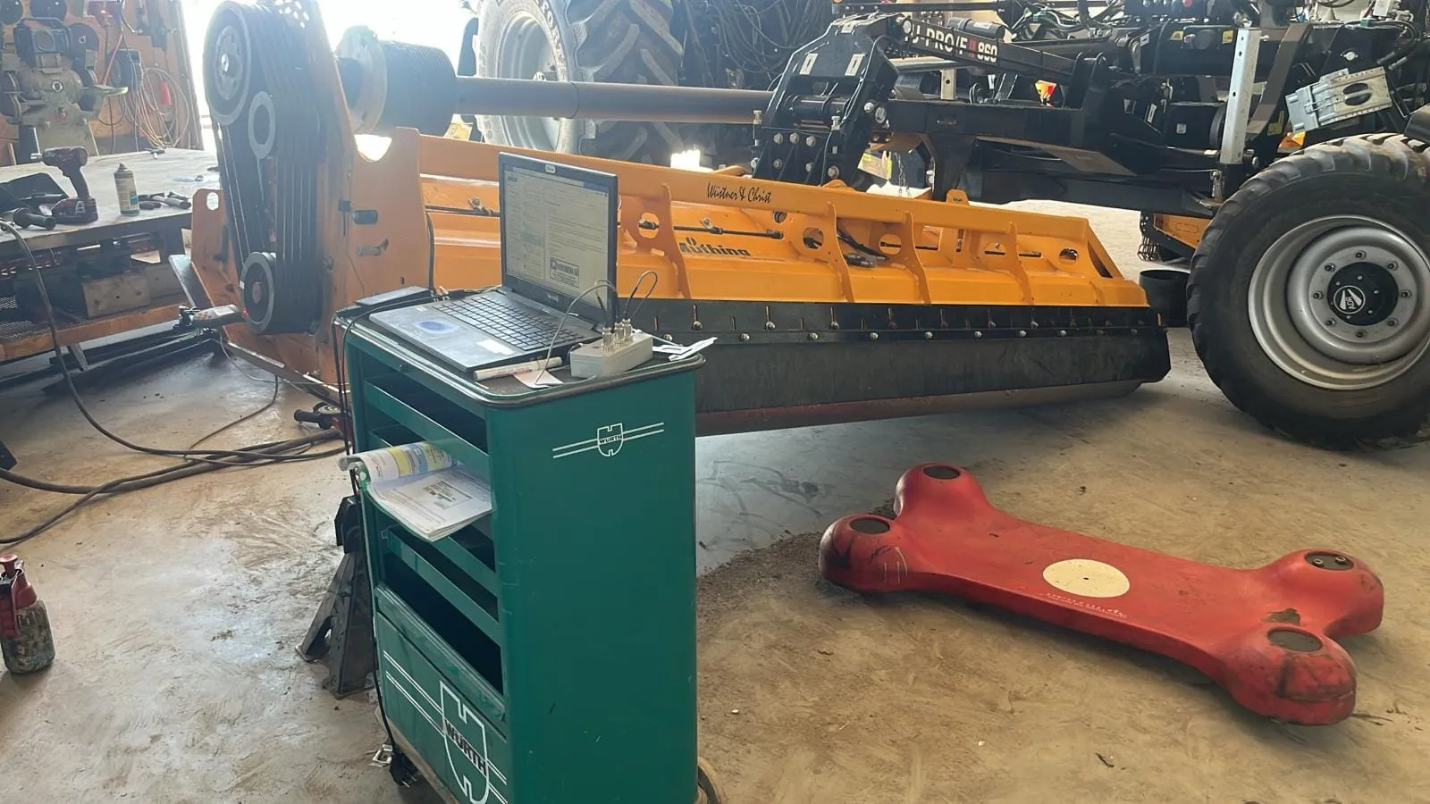 Equilíbrio de campo de um rotor de mulcher para evitar tempos de paragem na agricultura.