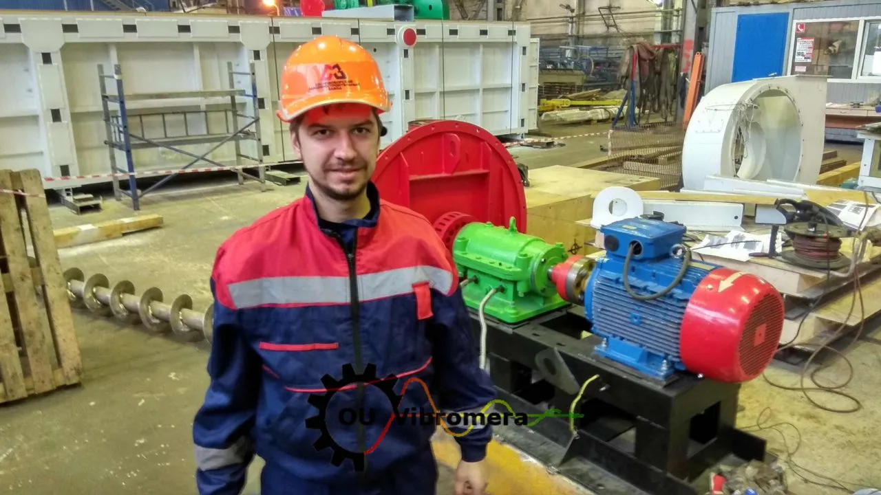Roda de ventilador centrífugo sendo equilibrada em condições de campo
